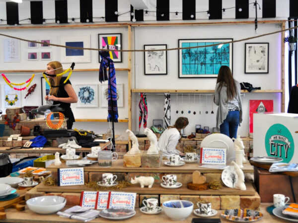 We Built this City. Souvenirs Londen. Foto: ualstudentsatisfaction.