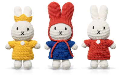 Een Nijntje met gehaakte kleertjes